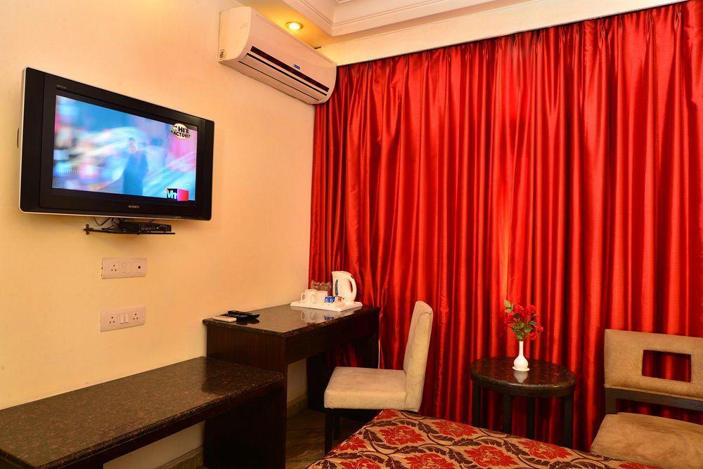 Hotel Shanti Palace West Patel Nagar New Delhi Exteriör bild