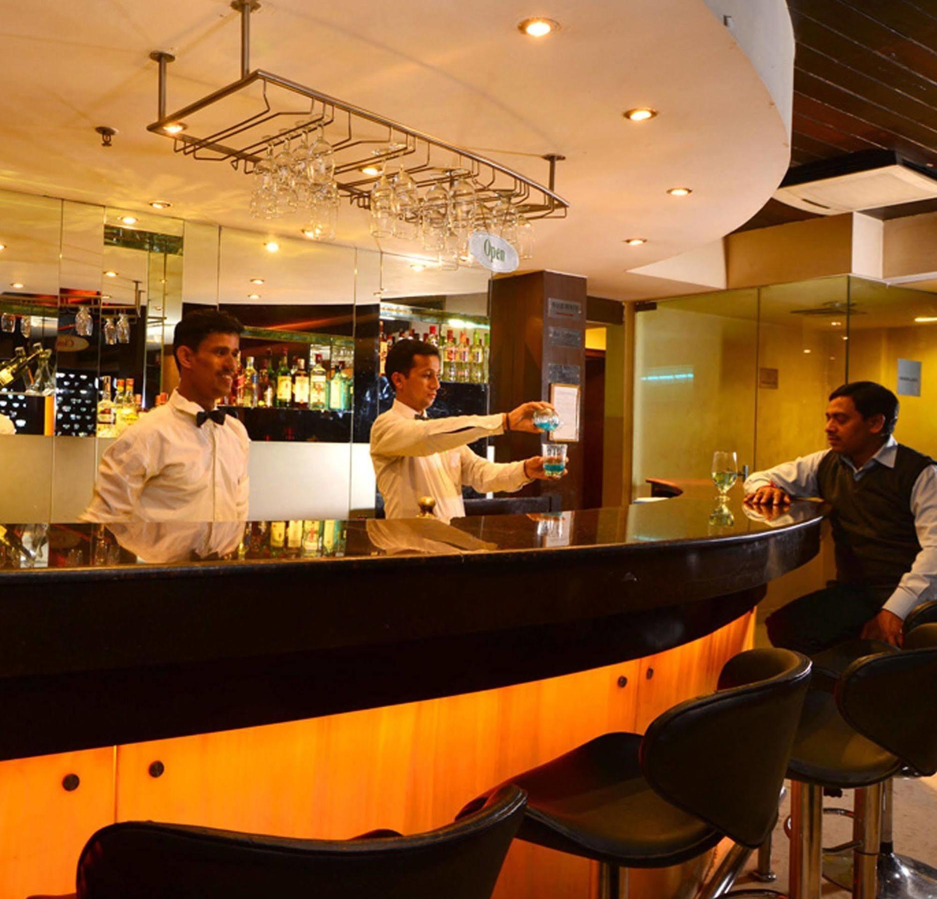Hotel Shanti Palace West Patel Nagar New Delhi Exteriör bild